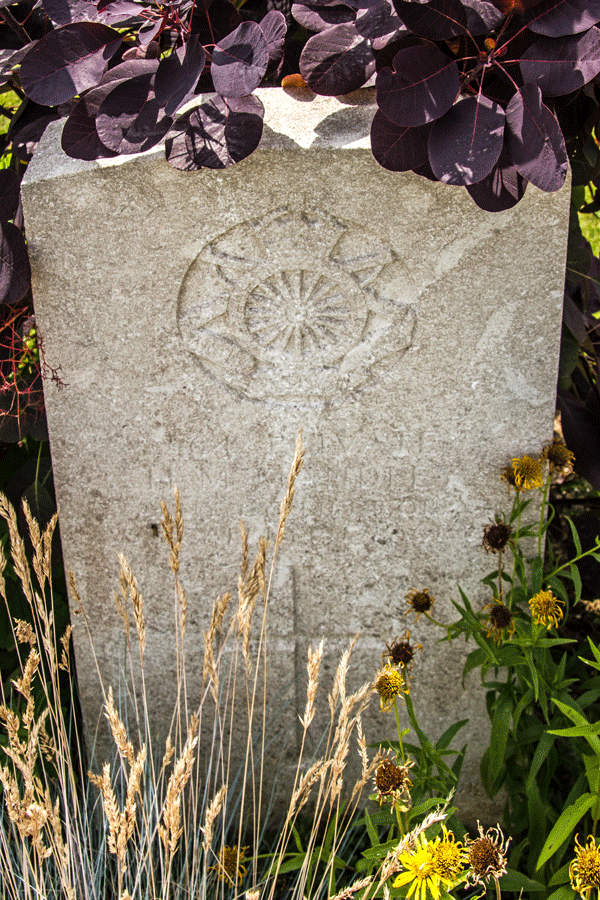 Harold Montague Mandley headstone at Peronne Communal Cemetery